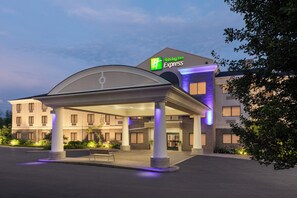 Exterior - Holiday Inn Express Syracuse Airport by IHG (North Syracuse)