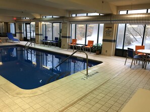 Indoor pool, pool loungers - Holiday Inn Express Syracuse Airport by IHG (North Syracuse)