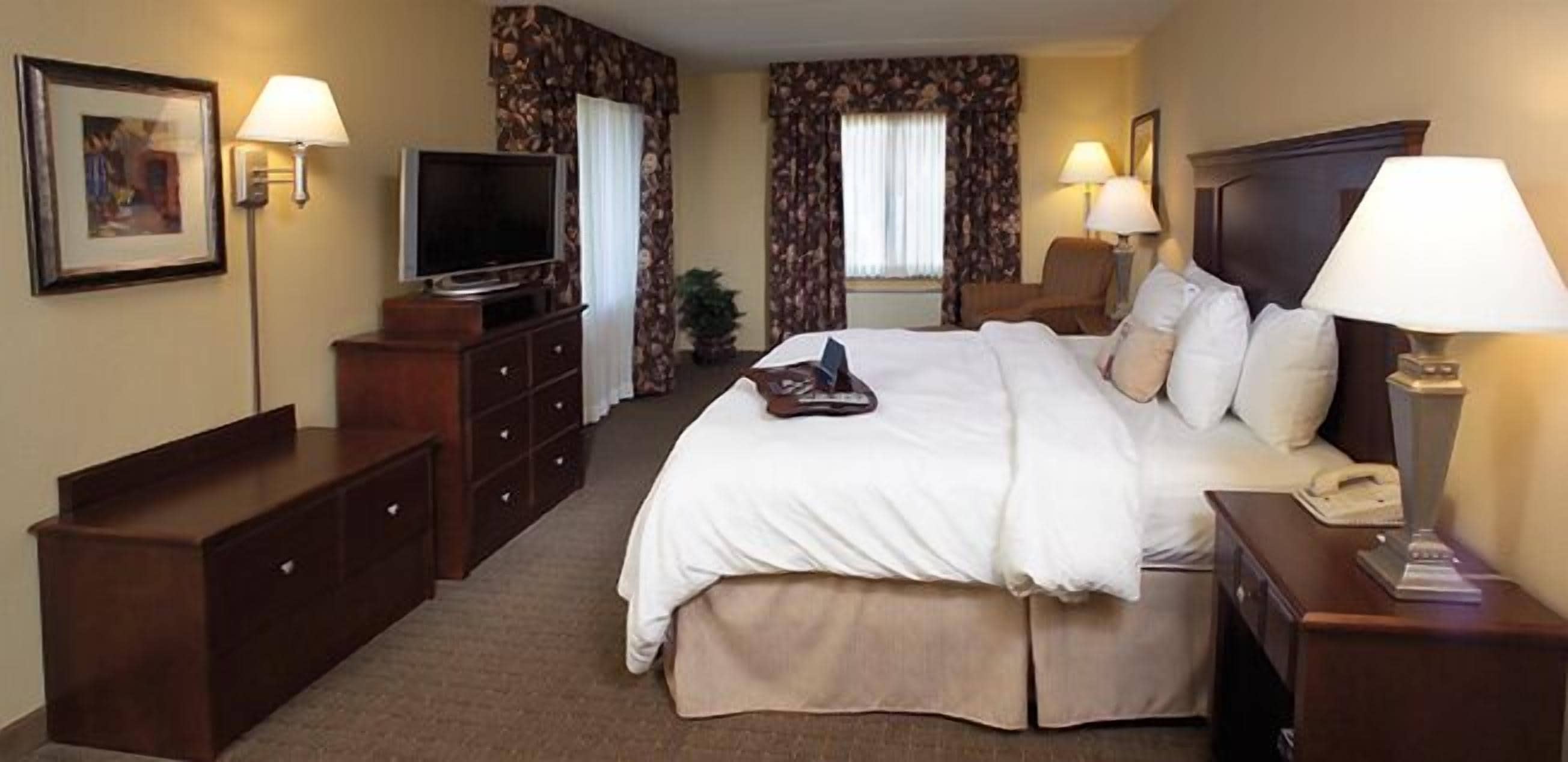 room, 1 king bed, accessible, non smoking | premium bedding, pillow-top beds, in-room safe, laptop workspace