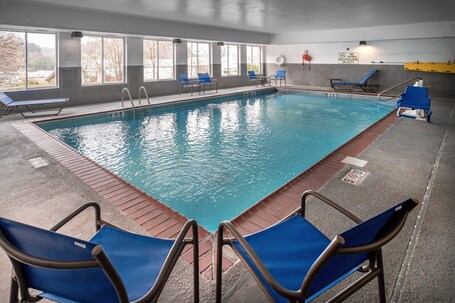 Indoor pool. Holiday Inn Express Hotel & Suites Hazard by IHG