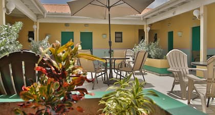 Carls Unique Inn