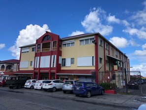 واجهة المنشأة