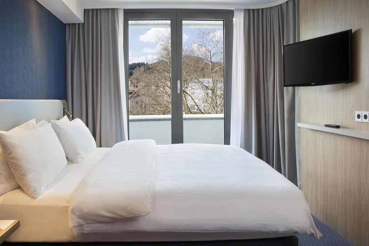 Premium bedding, in-room safe, desk, soundproofing
