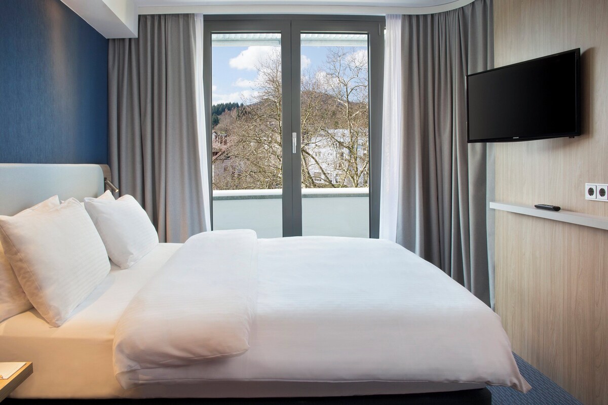 Premium bedding, in-room safe, desk, soundproofing