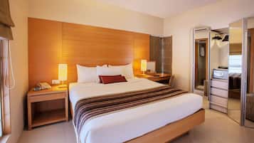 Sengetøy av topp kvalitet, memory foam-senger, minibar og safe på rommet