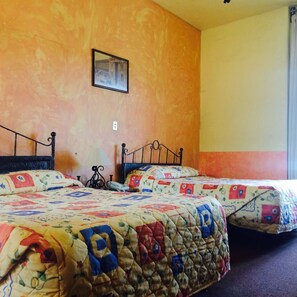 Standard Room, 2 Double Beds | Balcony - Gran Hotel Independencia (Pachuca)