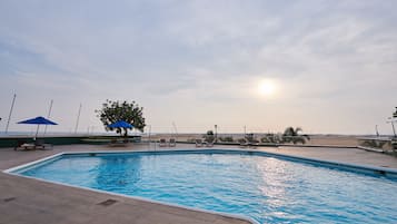 Outdoor pool, pool umbrellas, sun loungers