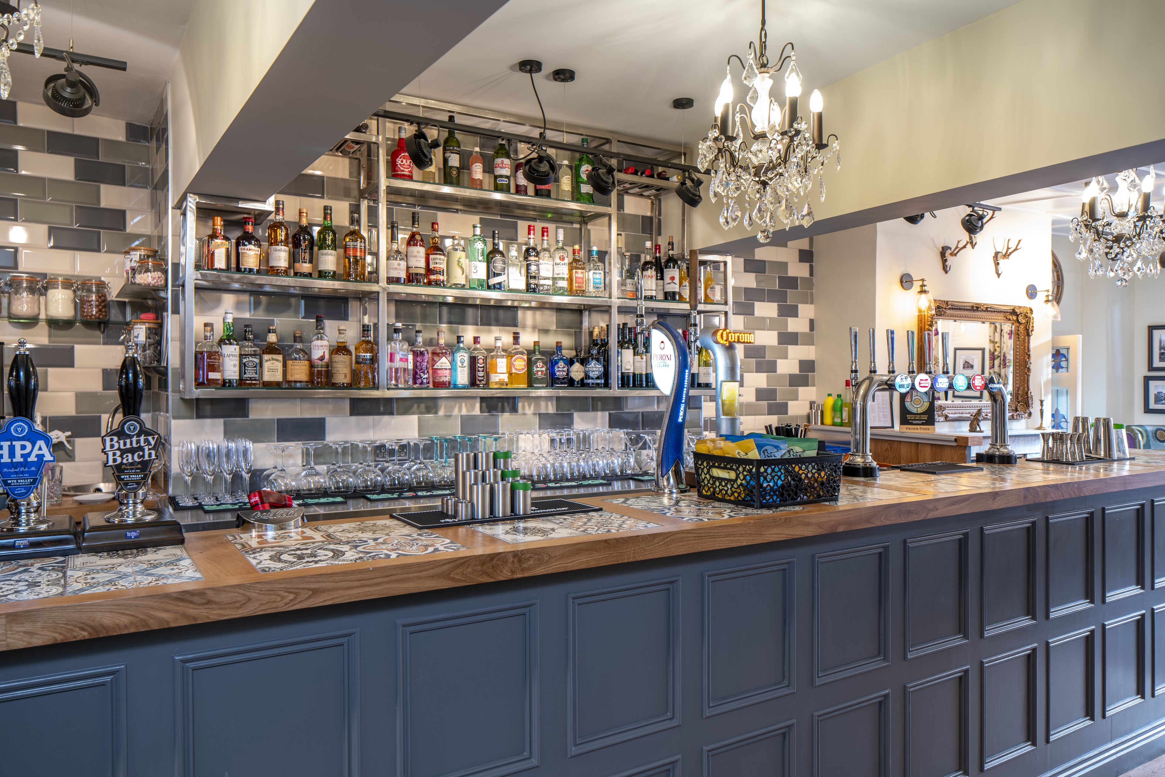 Bar (trong khuôn viên)