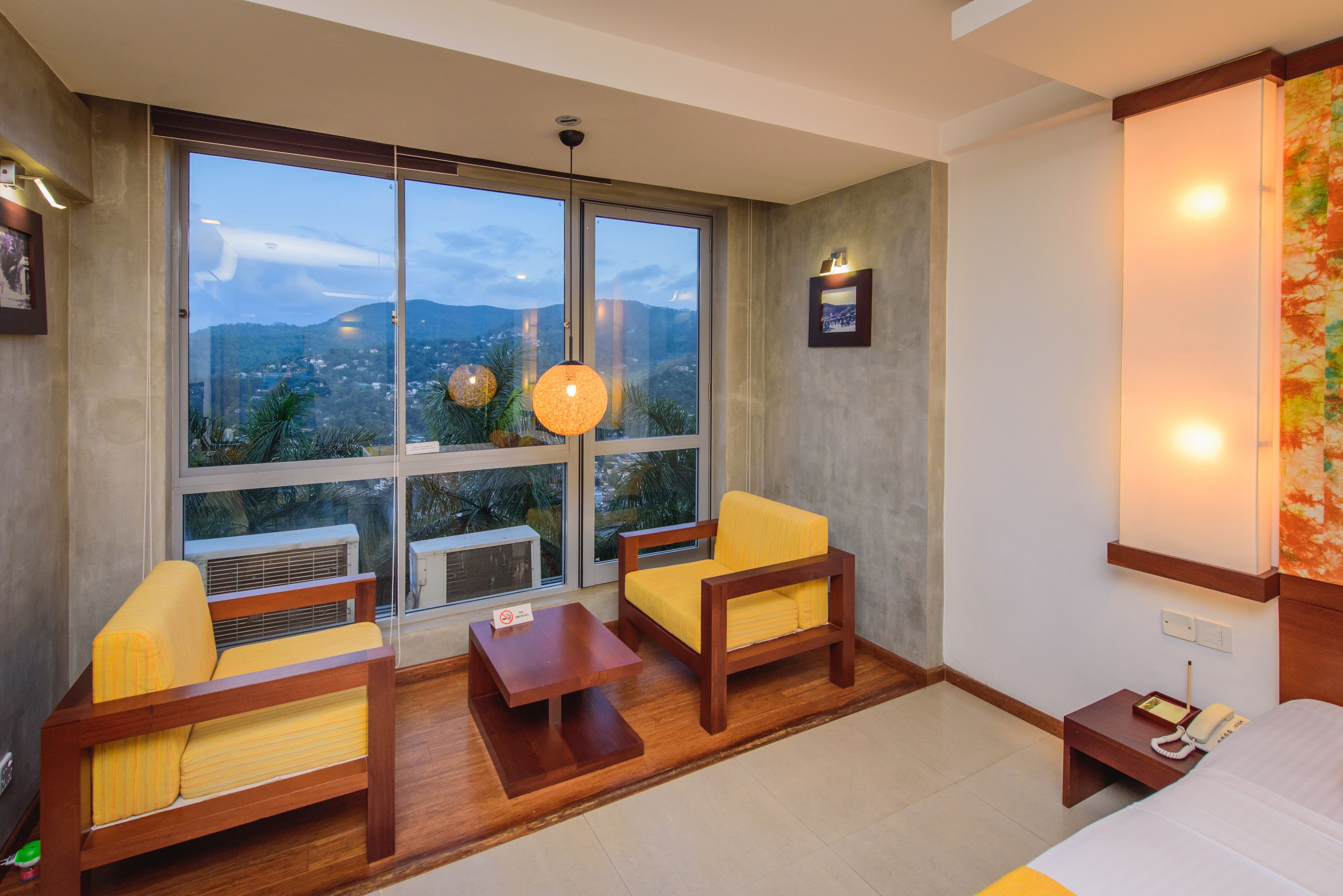 Deluxe Double Room | Living area | 32-inch LED TV with satellite channels, TV