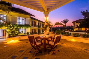 Interior detail - Mahaweli Reach Hotel (Kandy)