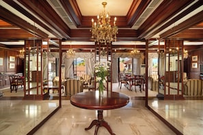 Rum - 2 sovrum (Mahaweli suite) | Vardagsrum | 32-tums LCD-tv med satellitkanaler och tv