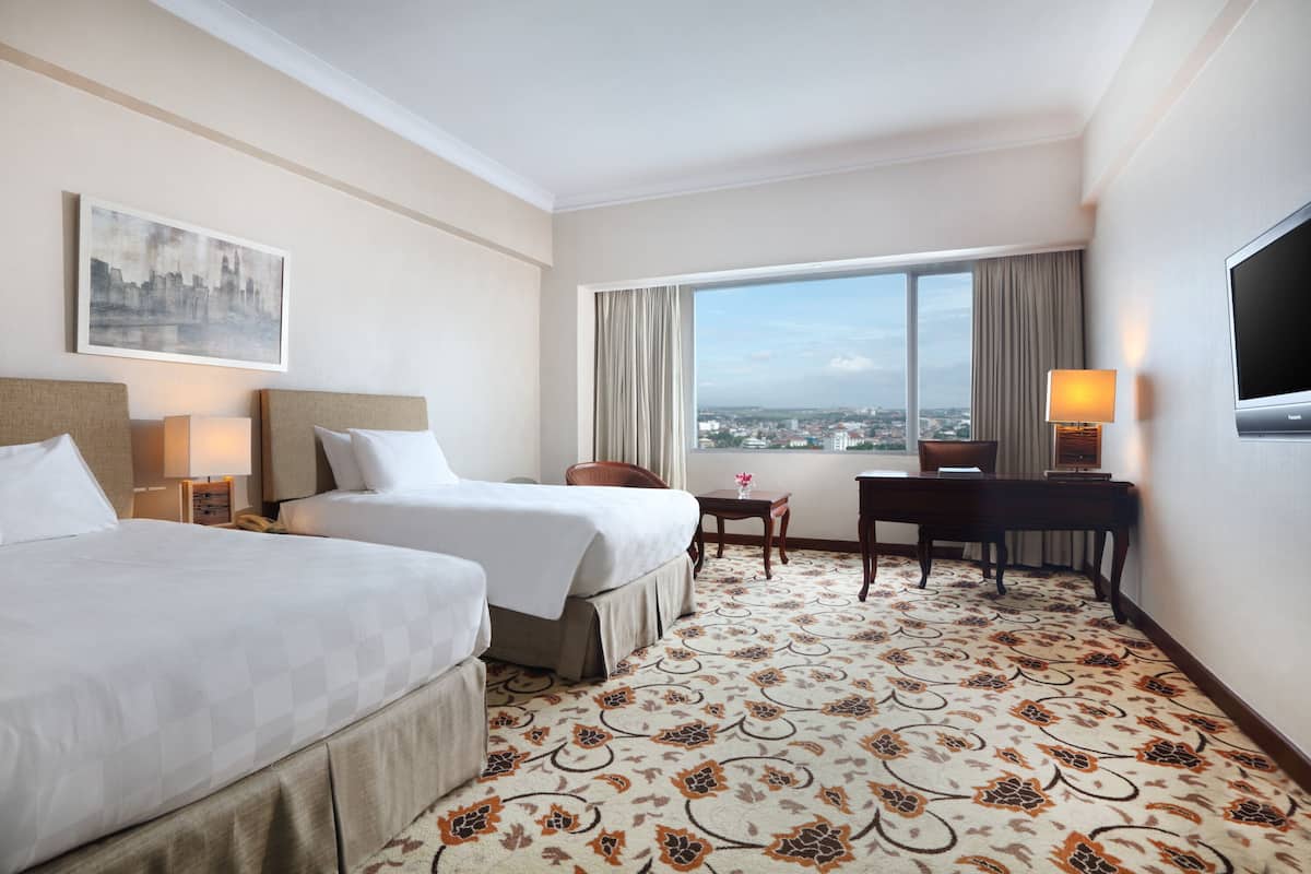 Deluxe Room, 2 Katil Bujang (Single) | Bar mini, peti besi dalam bilik, meja, langsir/tirai gelap terus