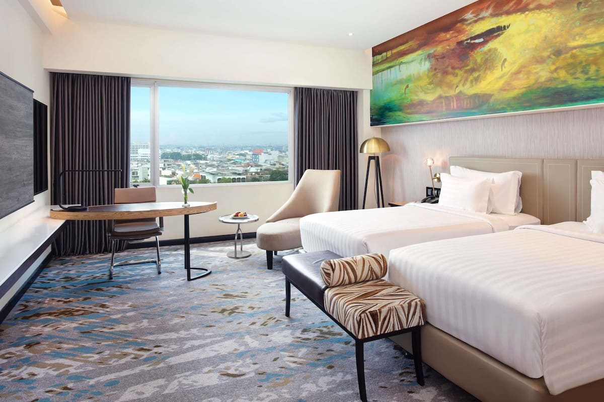 Executive Room, 2 Twin Beds | Minibar, in-room safe, desk, blackout drapes