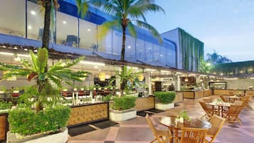 2 restaurants, spécialités Cuisine indonésienne