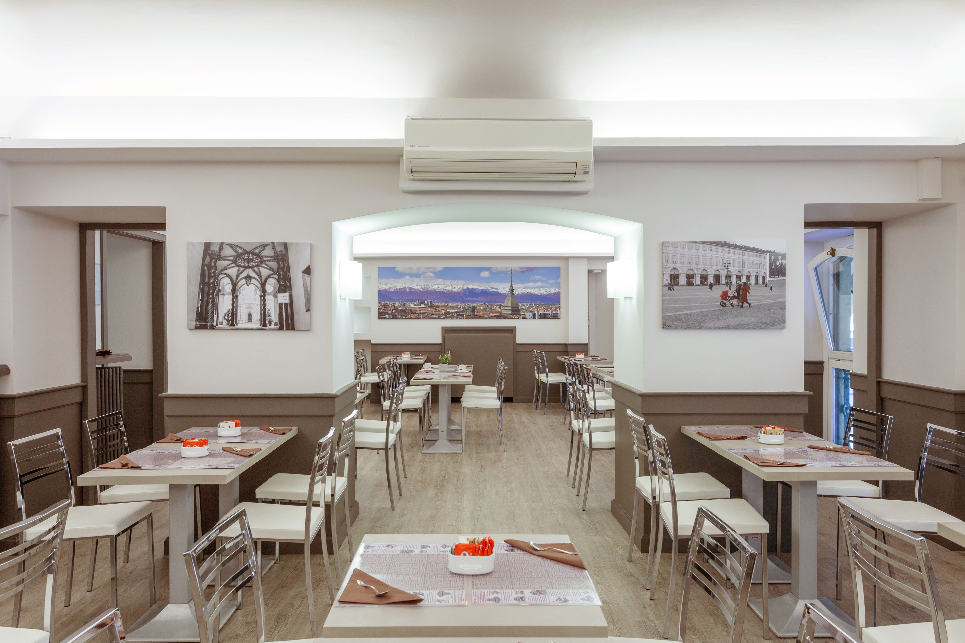 Tägliches Frühstücksbuffet (10 EUR pro Person)