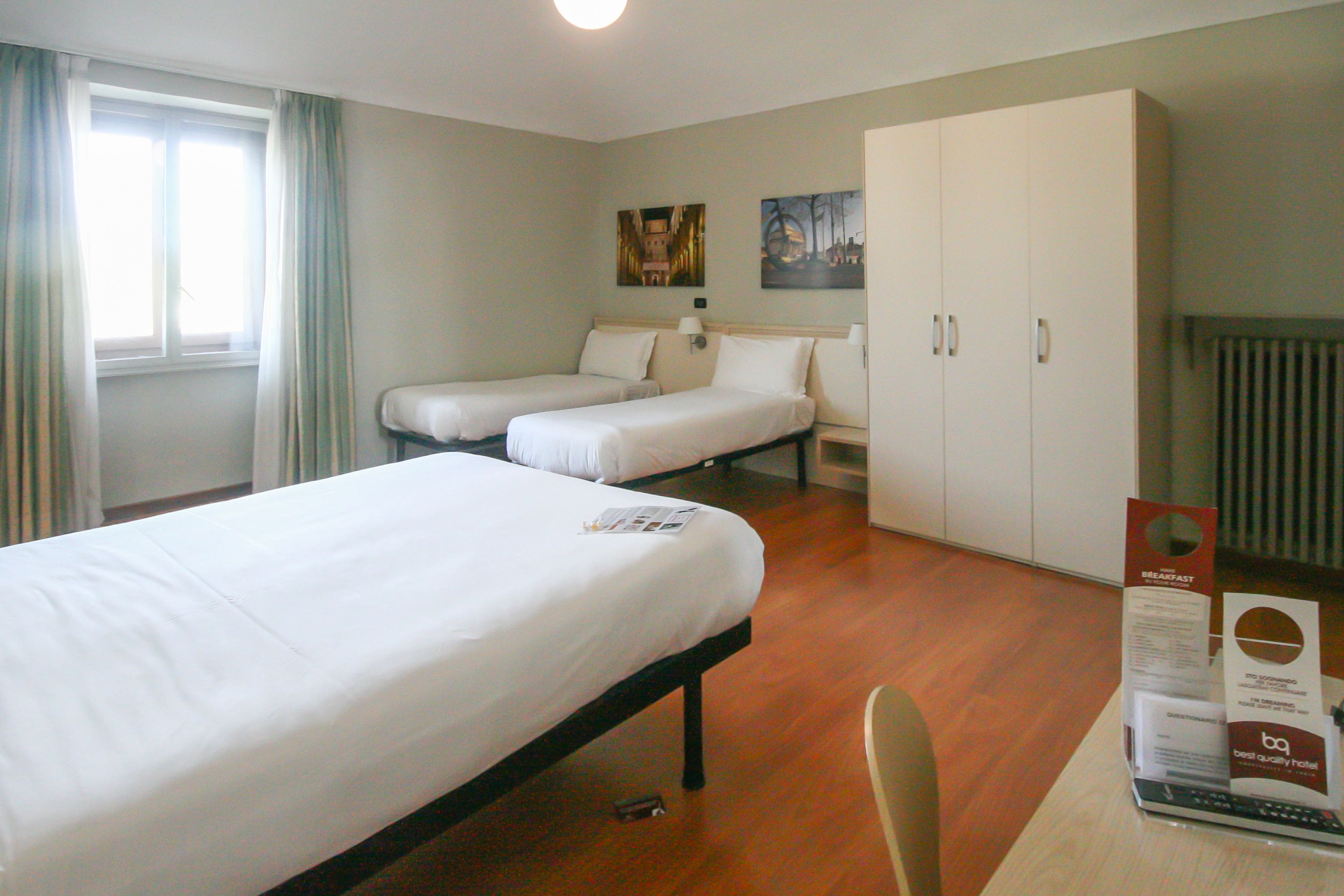quadruple room | down duvets, minibar, in-room safe, desk