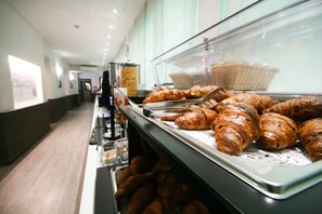 Daily buffet breakfast (EUR 10 per person) - Best Quality Hotel Dock Milano (Turin)