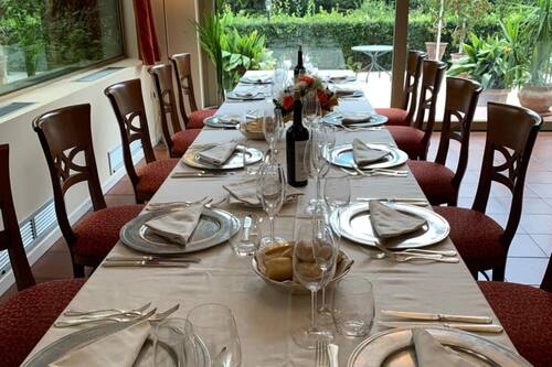 Ze serveren er ontbijt, lunch en diner