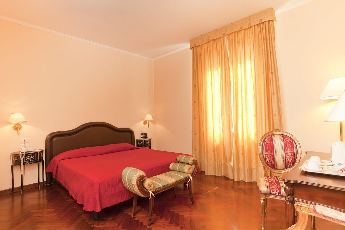 Kamar Double Superior untuk 1 Orang | Selimut bulu angsa, minibar, brankas, dan didekorasi berbeda-beda