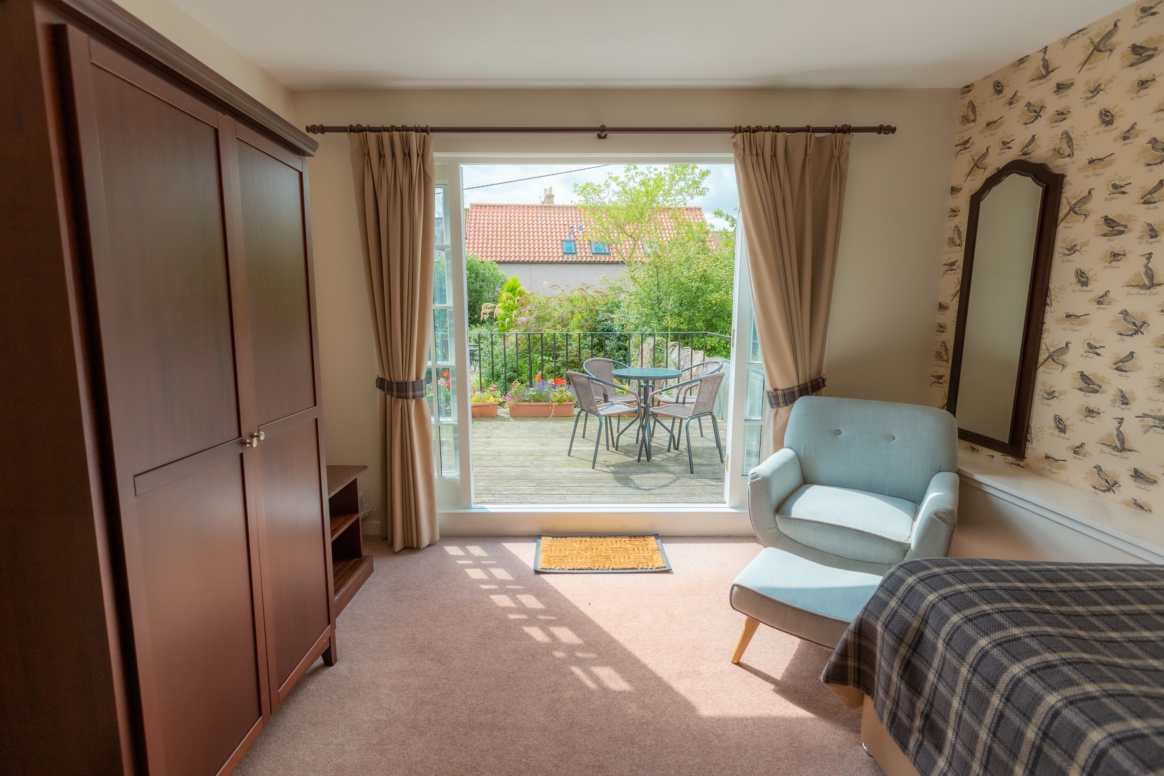 Junior Suite | Desk, blackout curtains, iron/ironing board, free WiFi