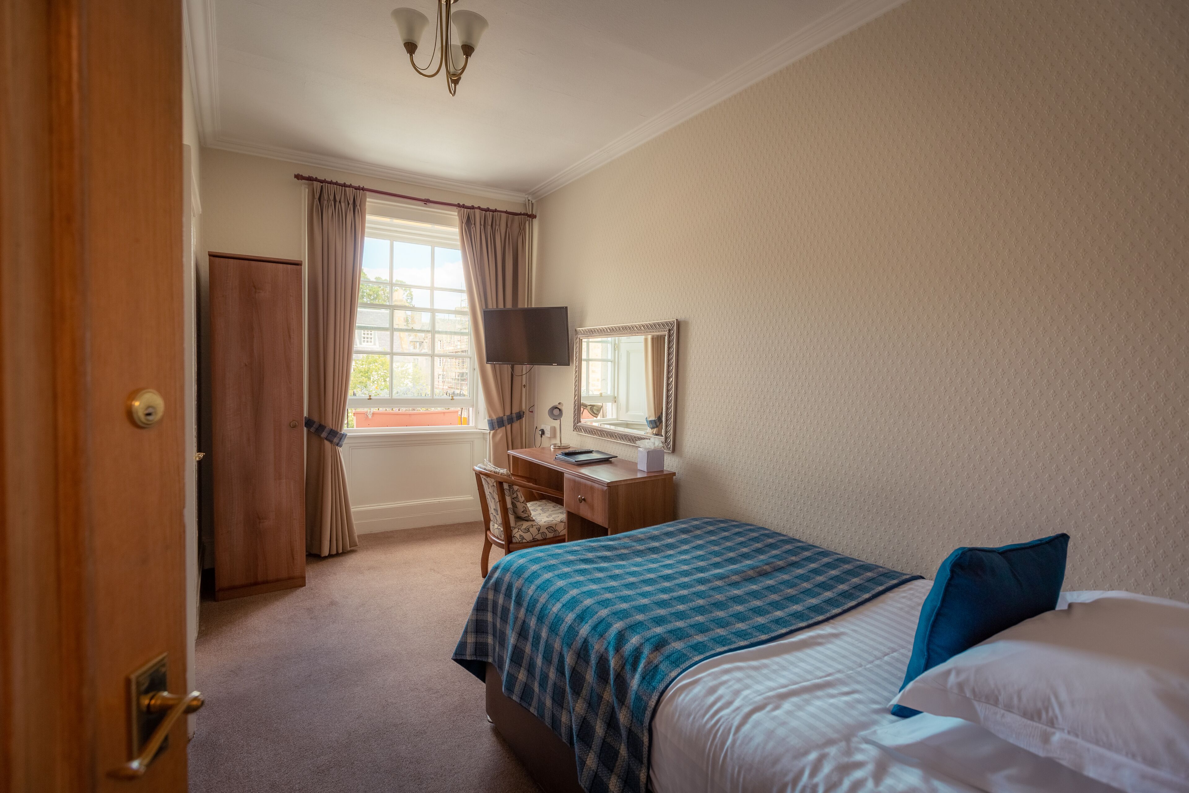 Standard Single Room | Desk, blackout drapes, iron/ironing board, free WiFi