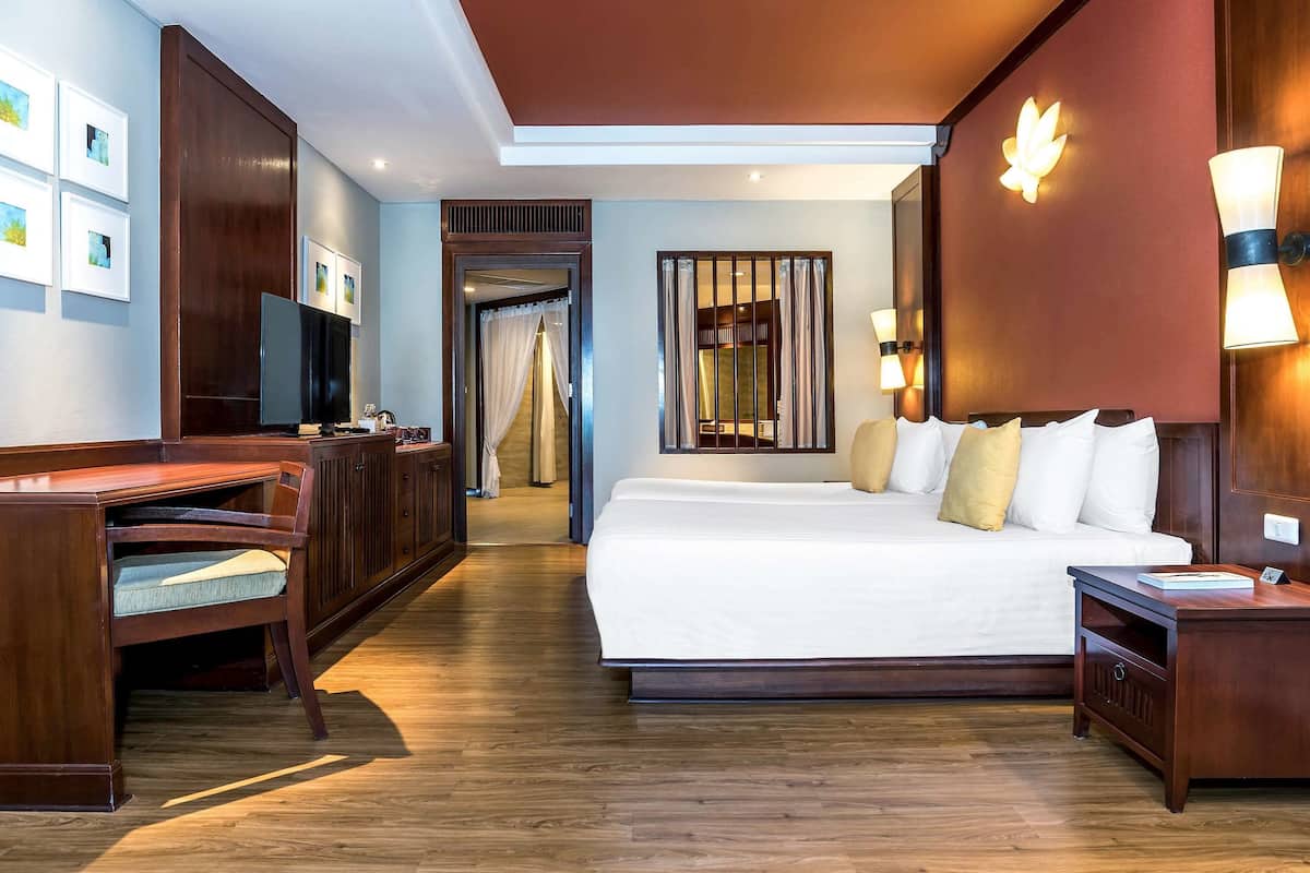 minibar, in-room safe, free wifi, bed sheets