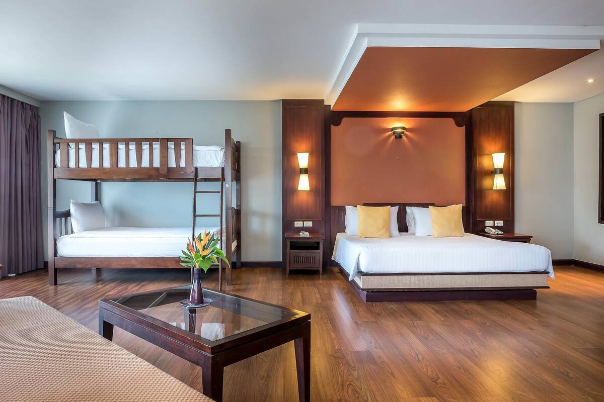 minibar, in-room safe, free wifi, bed sheets