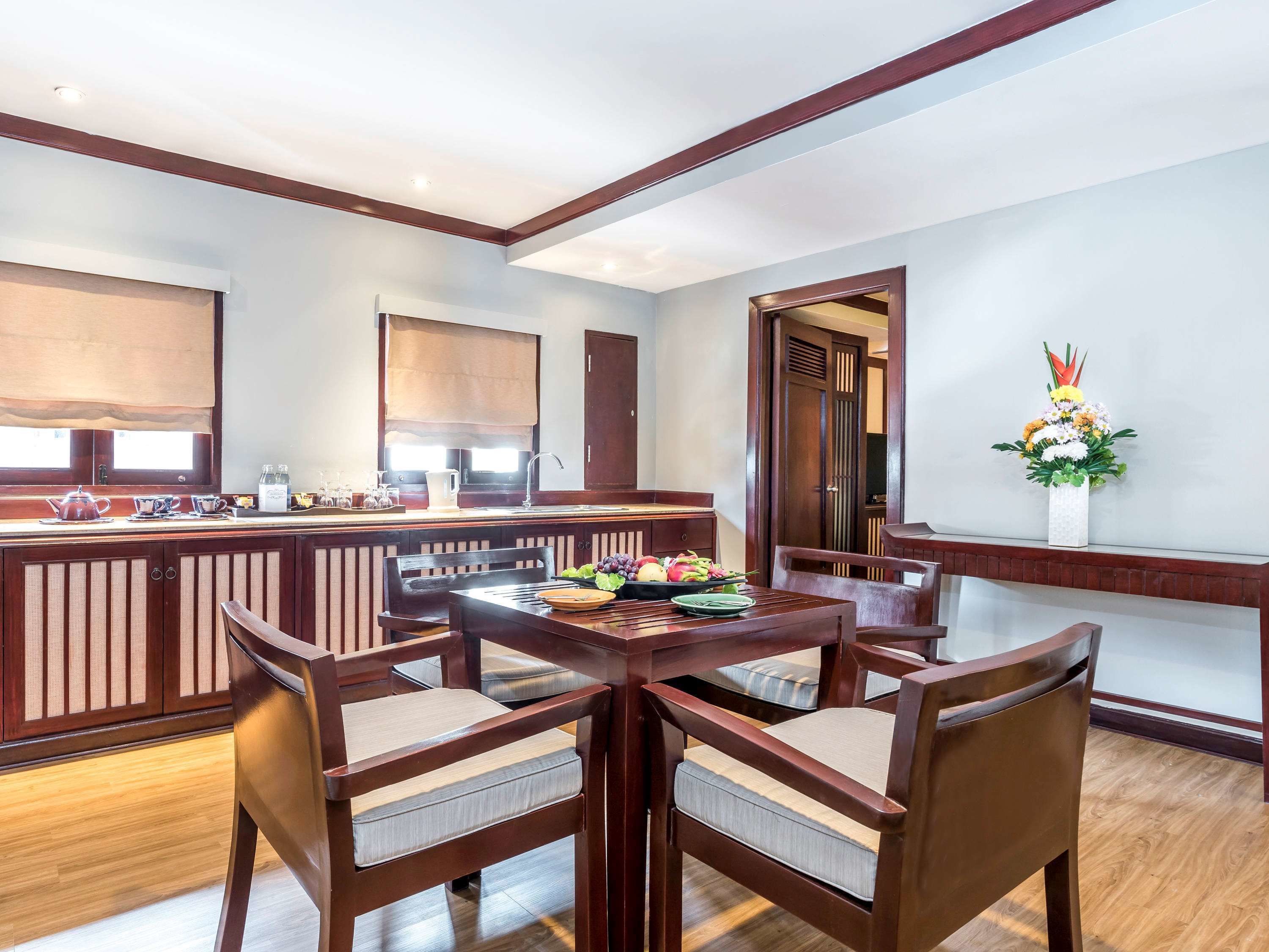 minibar, in-room safe, free wifi, bed sheets