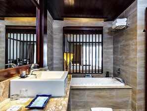Minibar, in-room safe, free WiFi, bed sheets