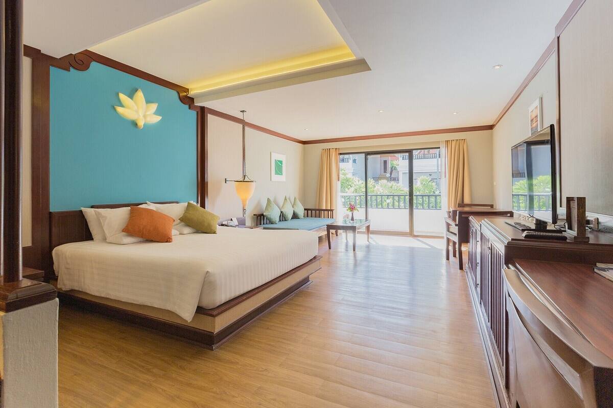 deluxe room | minibar, in-room safe, free wifi, bed sheets