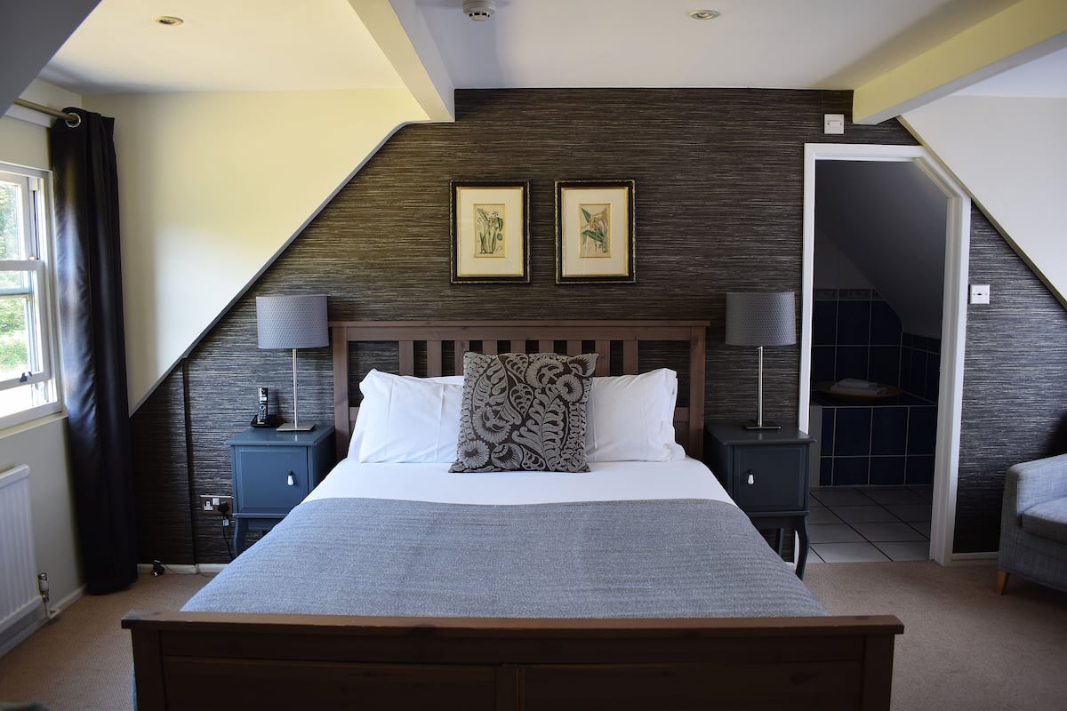 Double Room | Desk, iron/ironing board, free WiFi