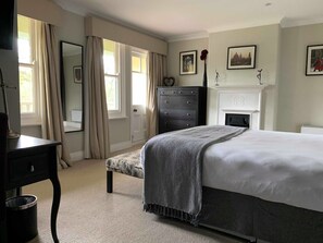 Balcony Room | Una scrivania, ferro/asse da stiro, Wi-Fi gratuito