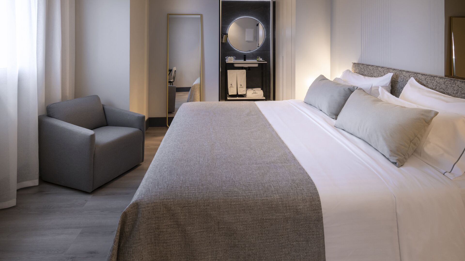Down comforters, minibar, in-room safe, desk