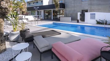 Sæsonbestemt udendørs pool, liggestole
