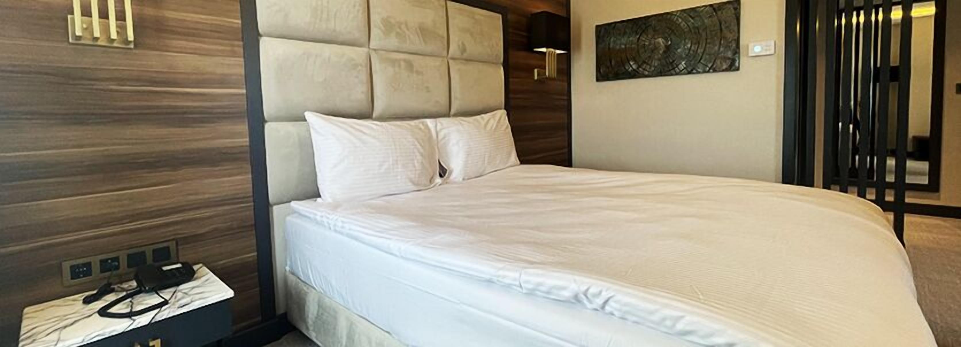 Egyptian cotton sheets, premium bedding, minibar, in-room safe