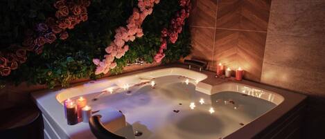 Couples treatment rooms, Turkish bath, body treatments, aromatherapy