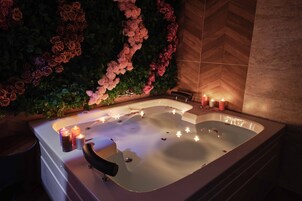 Couples treatment rooms, Turkish bath, body treatments, aromatherapy