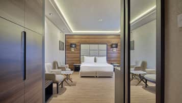 Egyptian cotton sheets, premium bedding, minibar, in-room safe