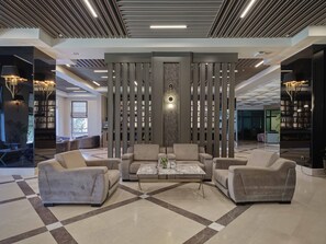 Lobby-lounge
