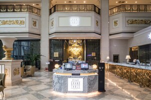 Se ofrece un desayuno bufé (49000 KRW por persona)