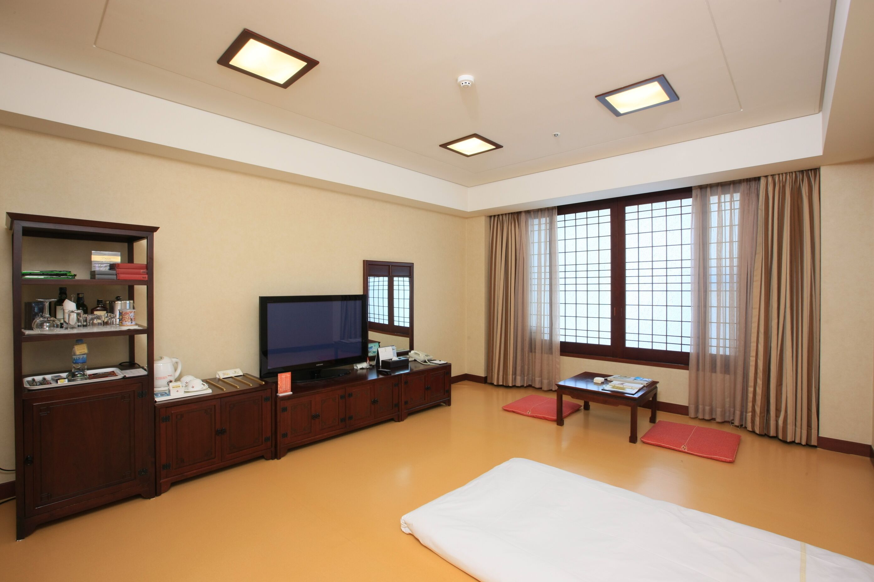 In-room safe, desk, free WiFi, bed sheets