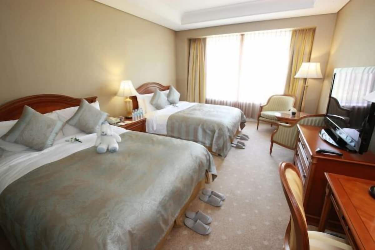 In-room safe, desk, free WiFi, bed sheets