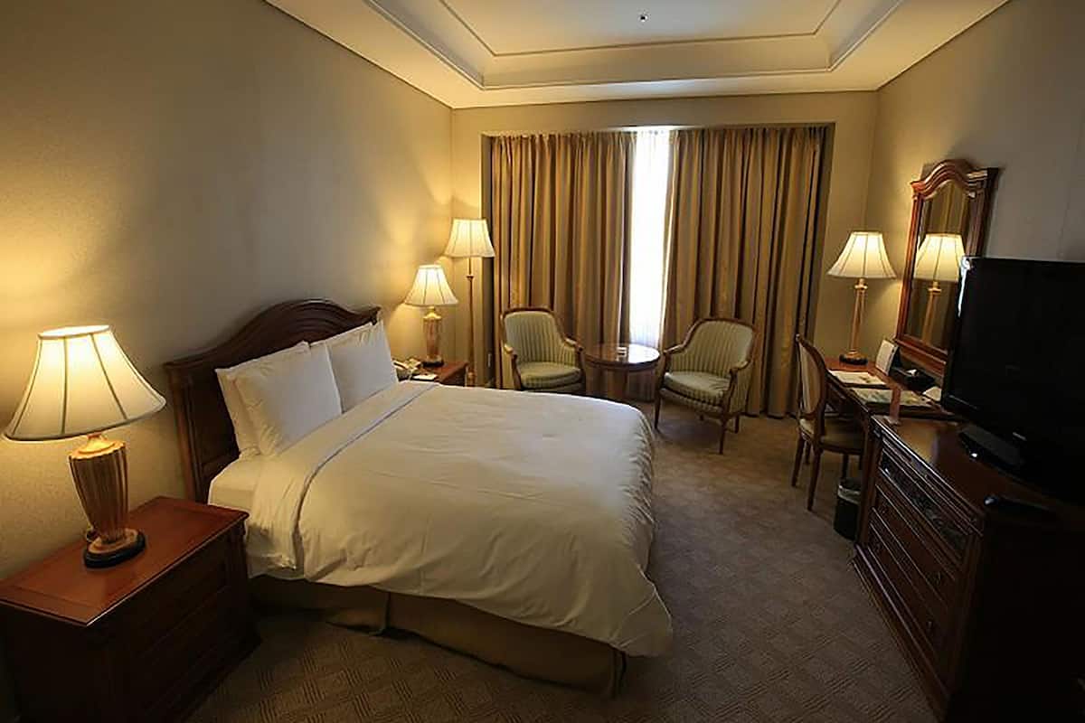 in-room safe, desk, free wifi, bed sheets