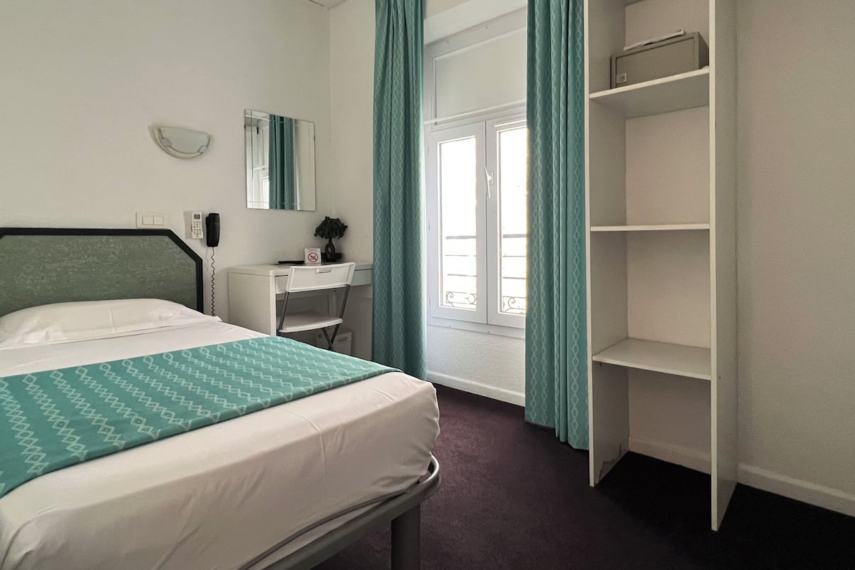 Economy Single Room