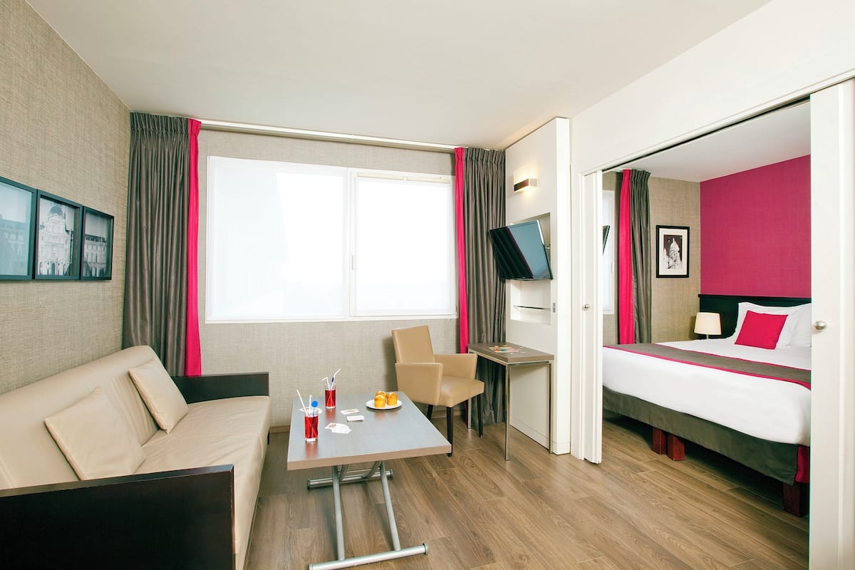 2 bedrooms, Select Comfort beds, desk, soundproofing