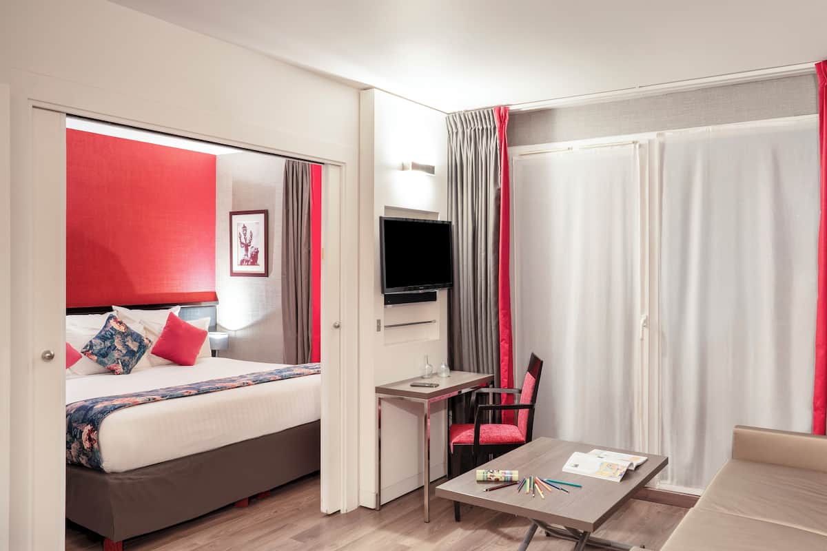 2 bedrooms, Select Comfort beds, desk, soundproofing