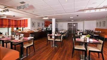 Tägliches Frühstücksbuffet gegen Gebühr