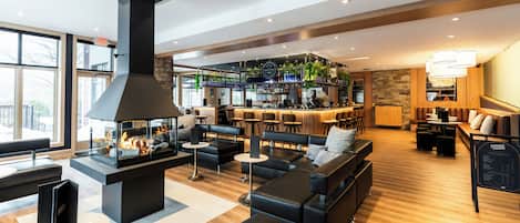 2 restaurants servant le petit déjeuner, spécialités Cuisine locale