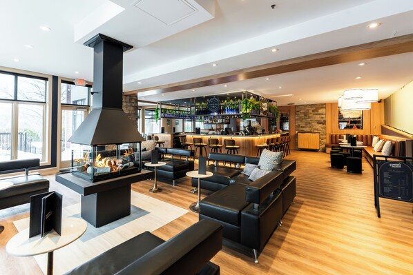 2 restaurants servant le petit déjeuner, spécialités Cuisine locale