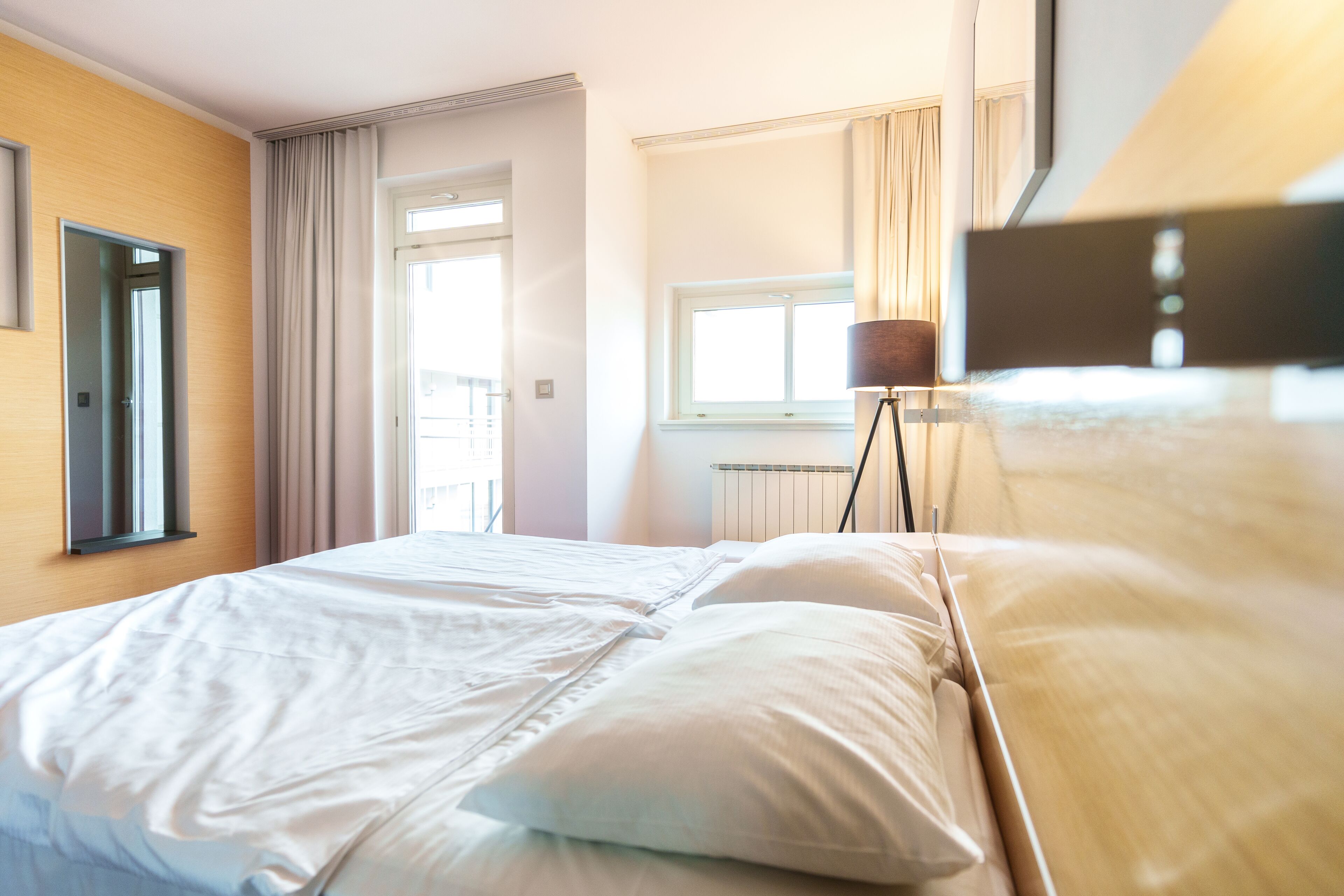Kamer, 1 twee- of 2 eenpersoonsbedden | Hypoallergeen beddengoed, donsdekens, een kluis op de kamer, een bureau
